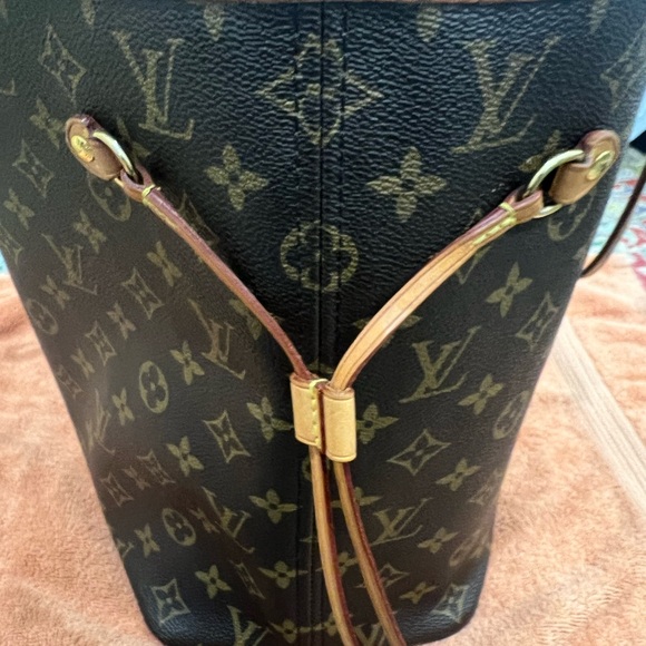 Louis Vuitton Brown Monogram Neverfull MM with Magenta interior. Includes pouch. - Picture 7 of 15